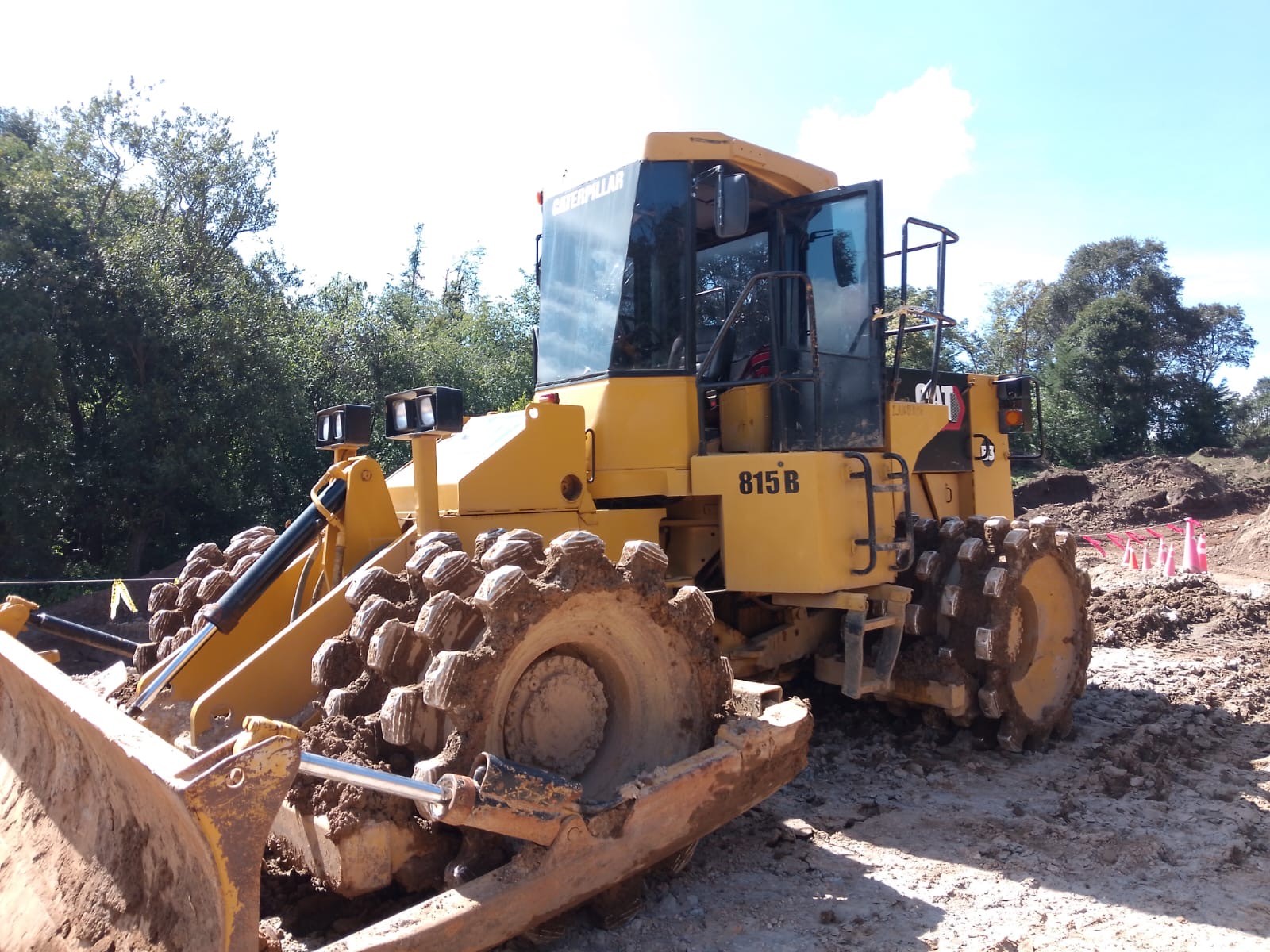 Compactador de suelo para terracerías y desarrollo de carreteras