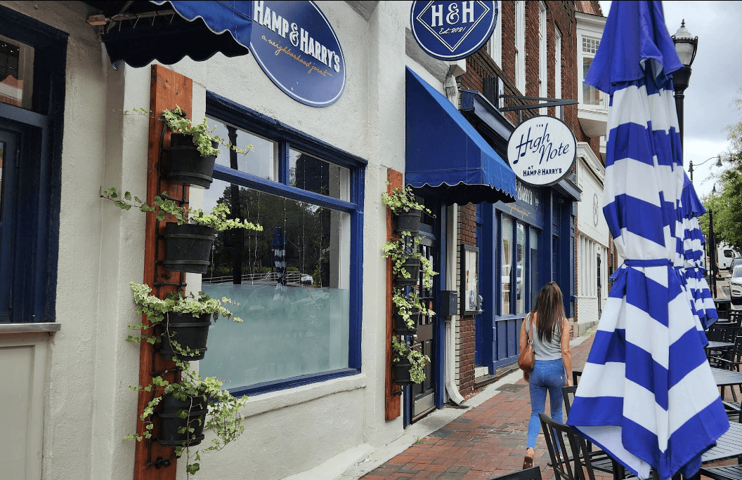 Hamp & Harry's outdoor sitting 