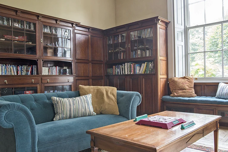 Hartingtons Heritage Tours hotel, Darley House, Sitting room withs and small library