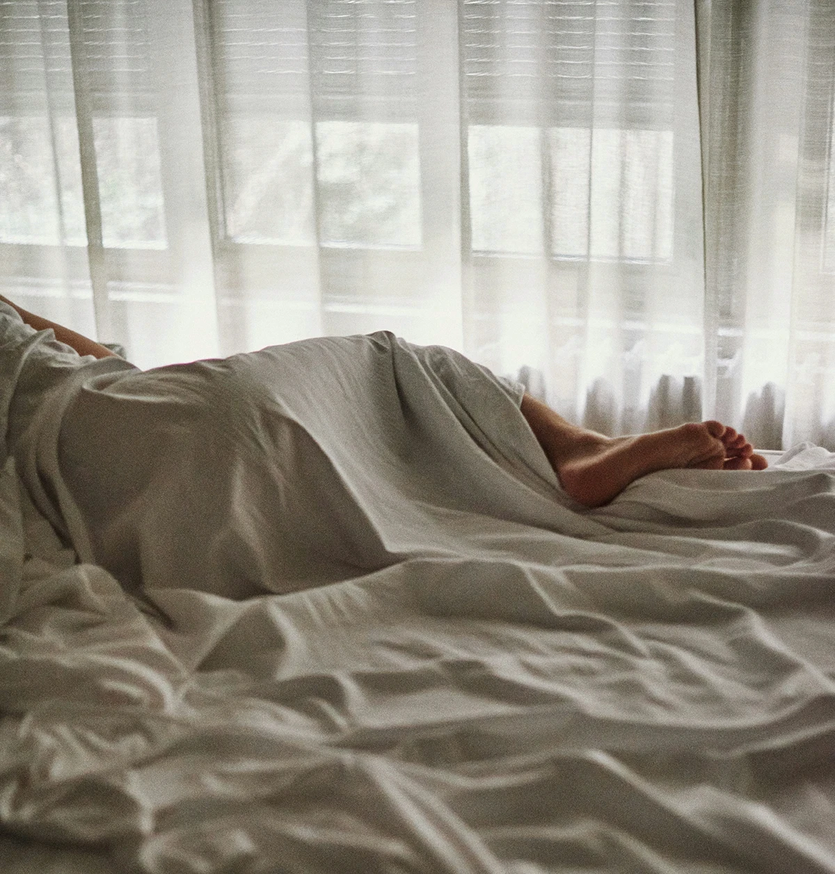 Woman sleeping - healthy weight