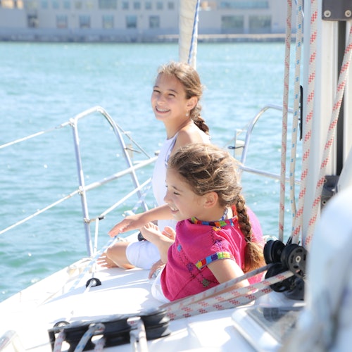 Hãy dành thời gian bên gia đình trên những chiếc thuyền buồm của chúng tôi