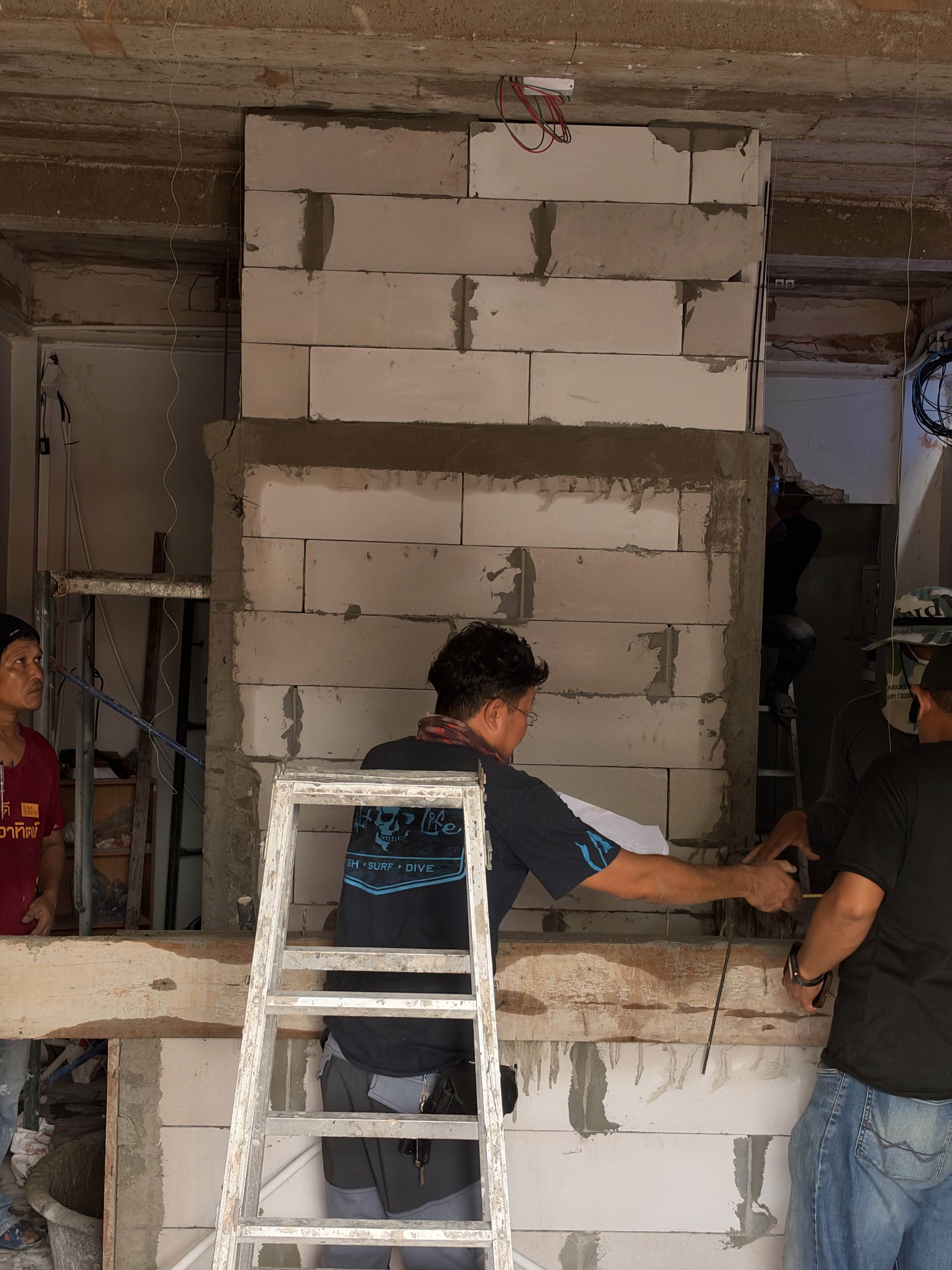 Wall construction — PLANE & PLACE