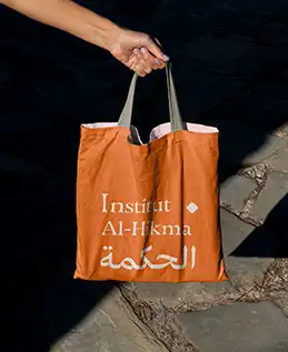 Totbag orange avec écritures en arabe