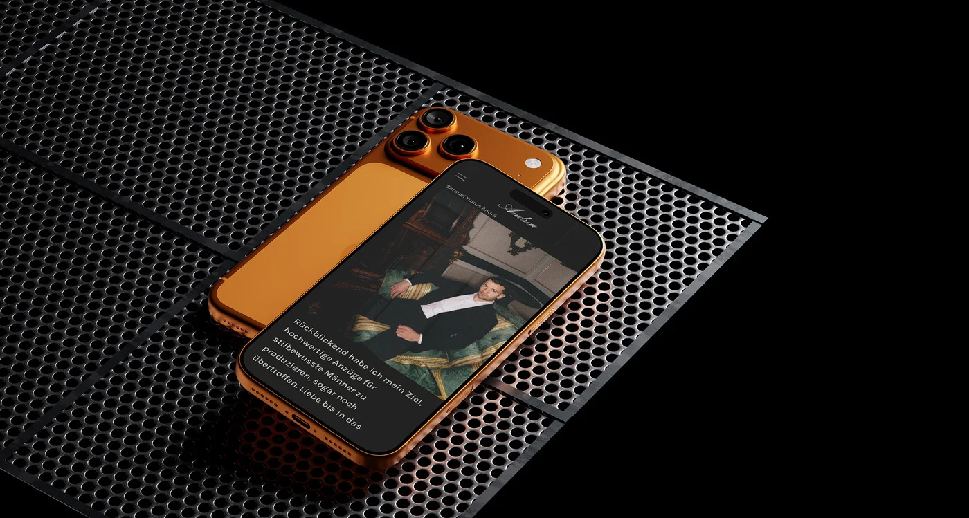 Ein Bild von zwei orangen Iphone 17 welche auf einem metallernen Gittertisch liegen. Ein Iphone liegt mit dem Display nach unen und eines mit dem Display nach oben. Bei zweiterem sieht man die die responsiveWebsite von Andrae Maßanzüge.