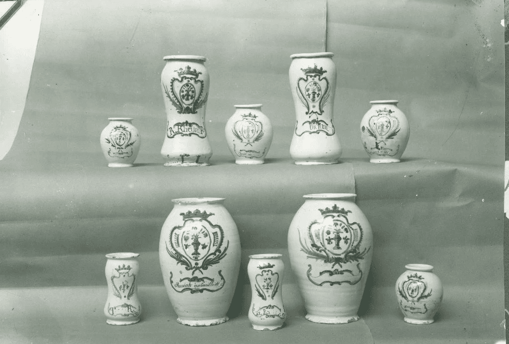 Logotipo formado por las palabras weuta en blanco sobre fondo naranja corporativo.