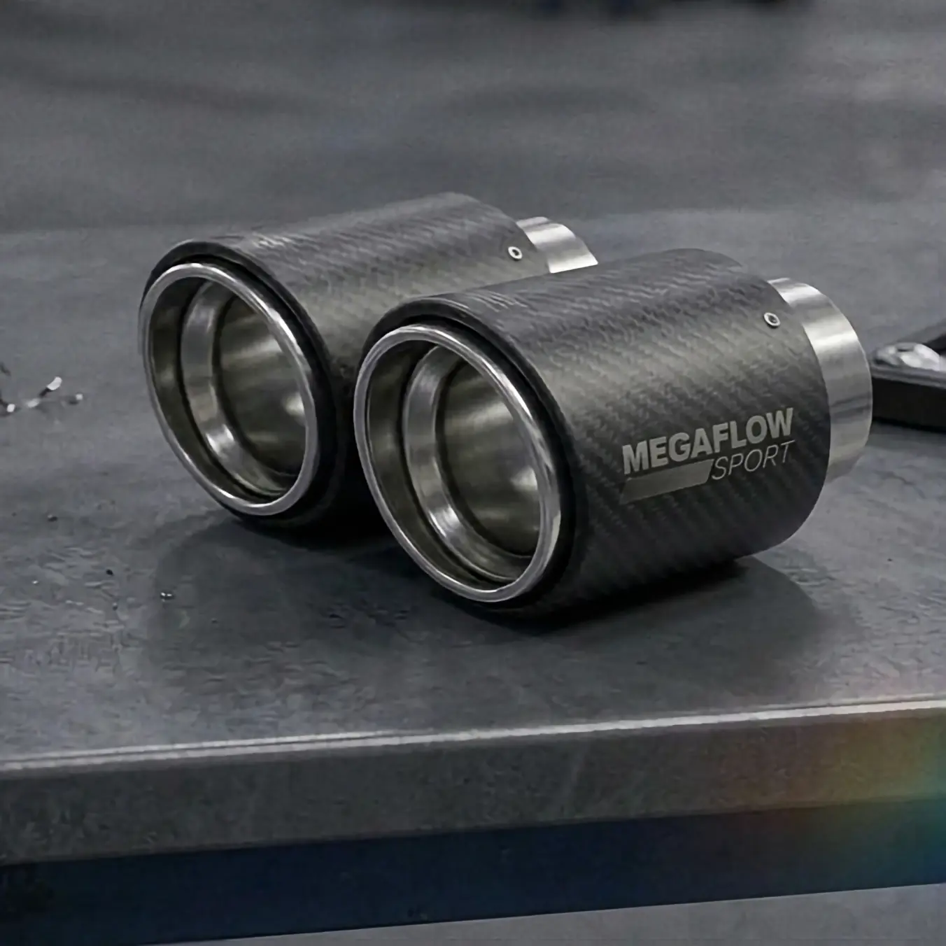 Монтаж на спортни накрайници за ауспух – хром и карбон накрайници ВарнаМонтаж на спортни накрайници за ауспух – хром и карбон накрайници Варна