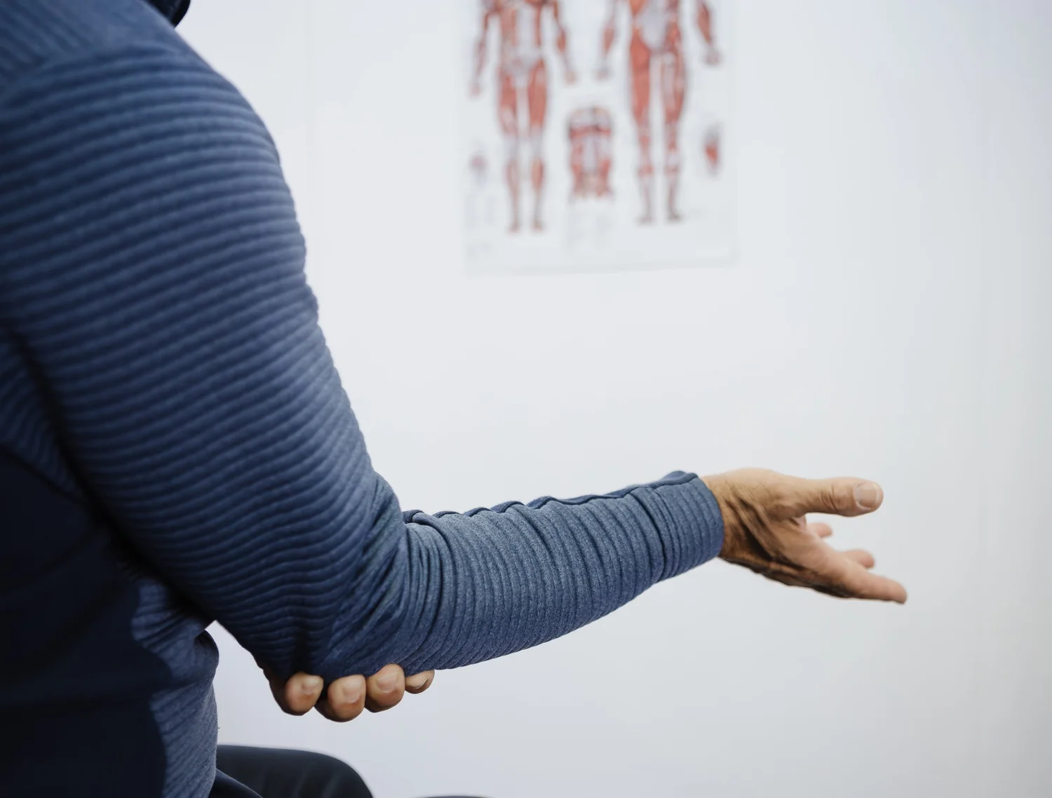 patient with tennis elbow