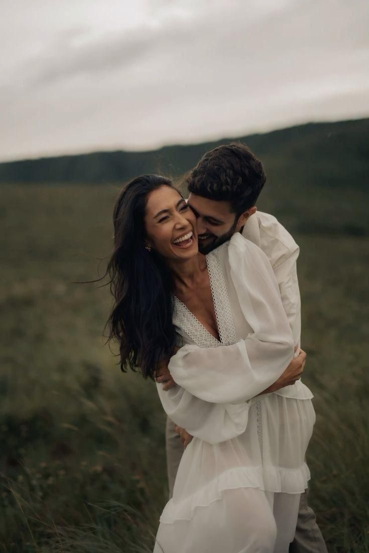 Romantic-portrait-of-a-couple