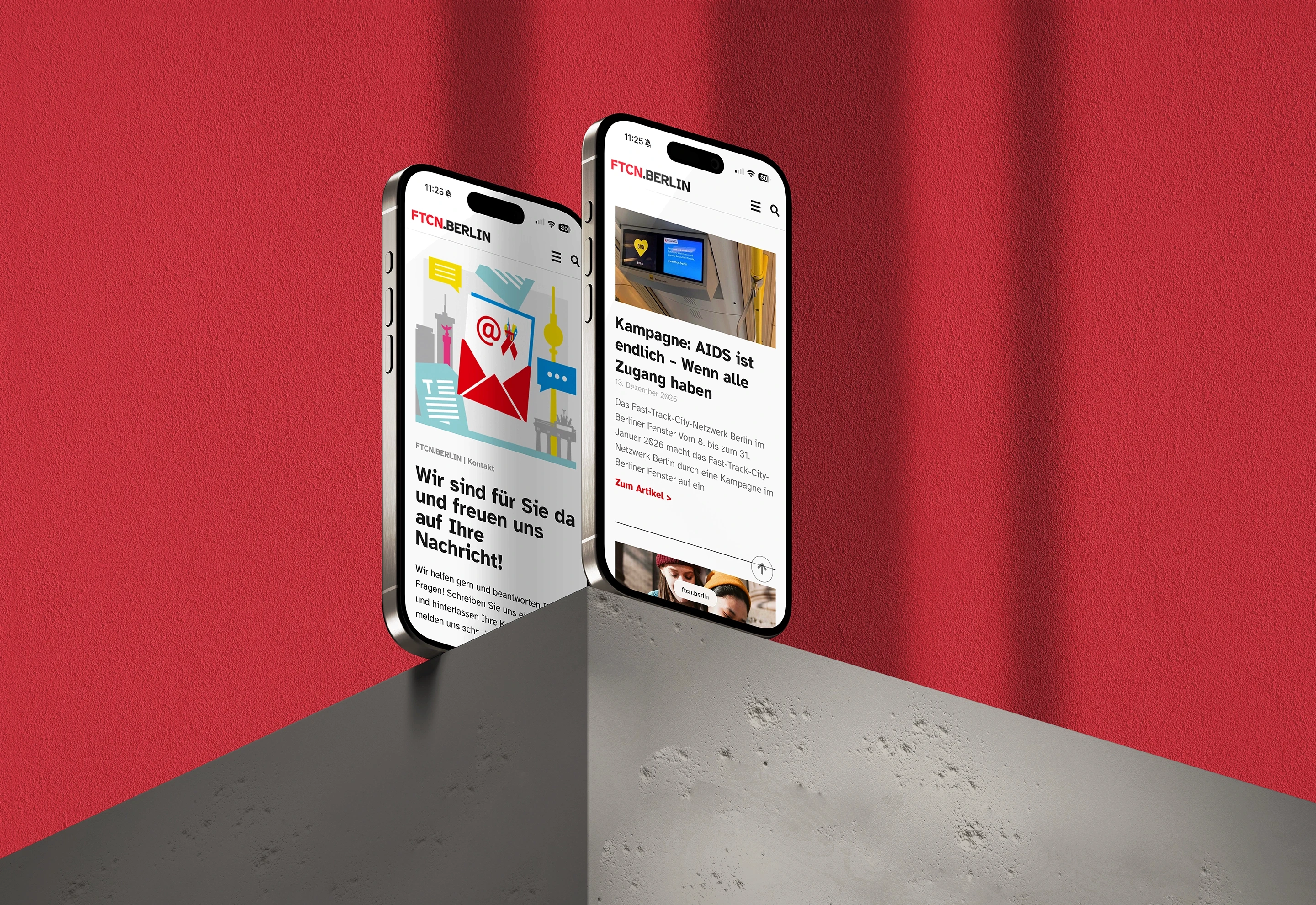 FTCN Berlin Website Mockup auf zwei Smartphones: Kontaktseite des Fast Track City Netzwerk Berlin und Blogartikel zur AIDS-Kampagne 2026 im Berliner Fenster