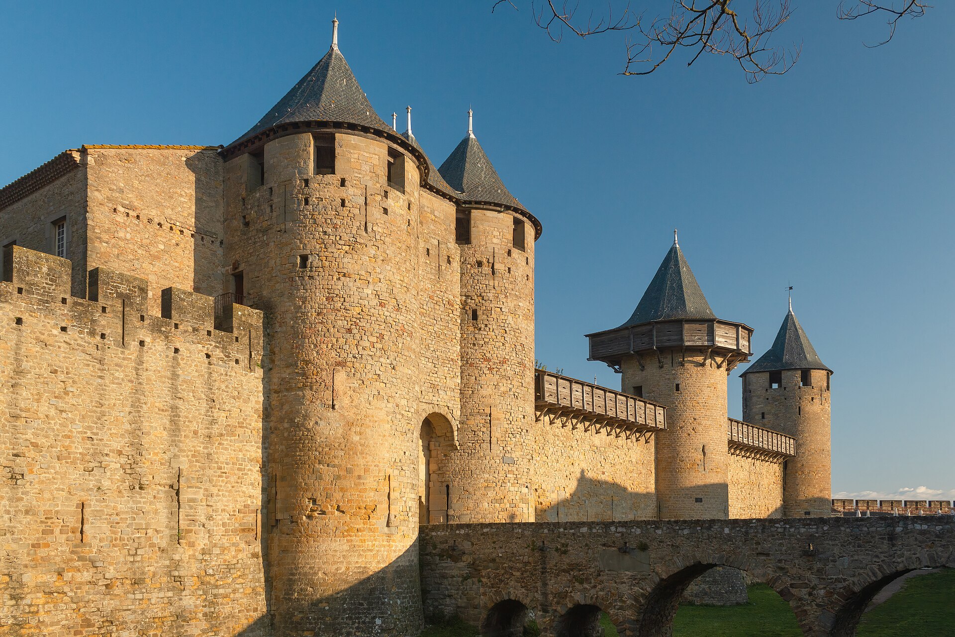 people near TAj Mahal