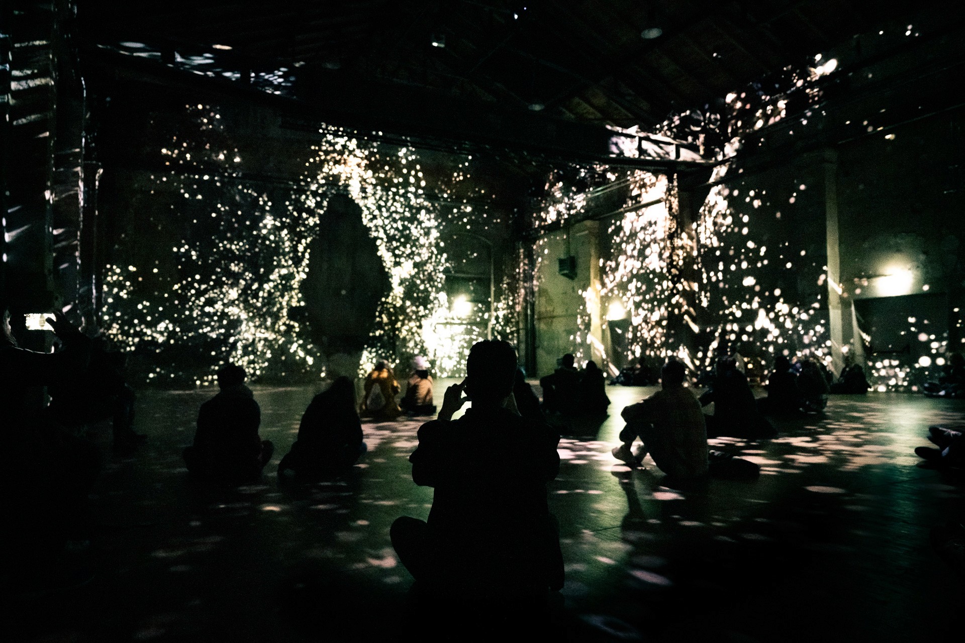 fluctuating light - interior projection mapping performance