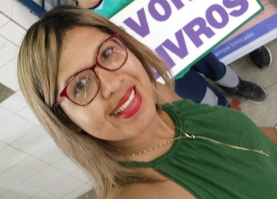 Professora Andarlette Cruz conta sua experiência com Árvore Livros