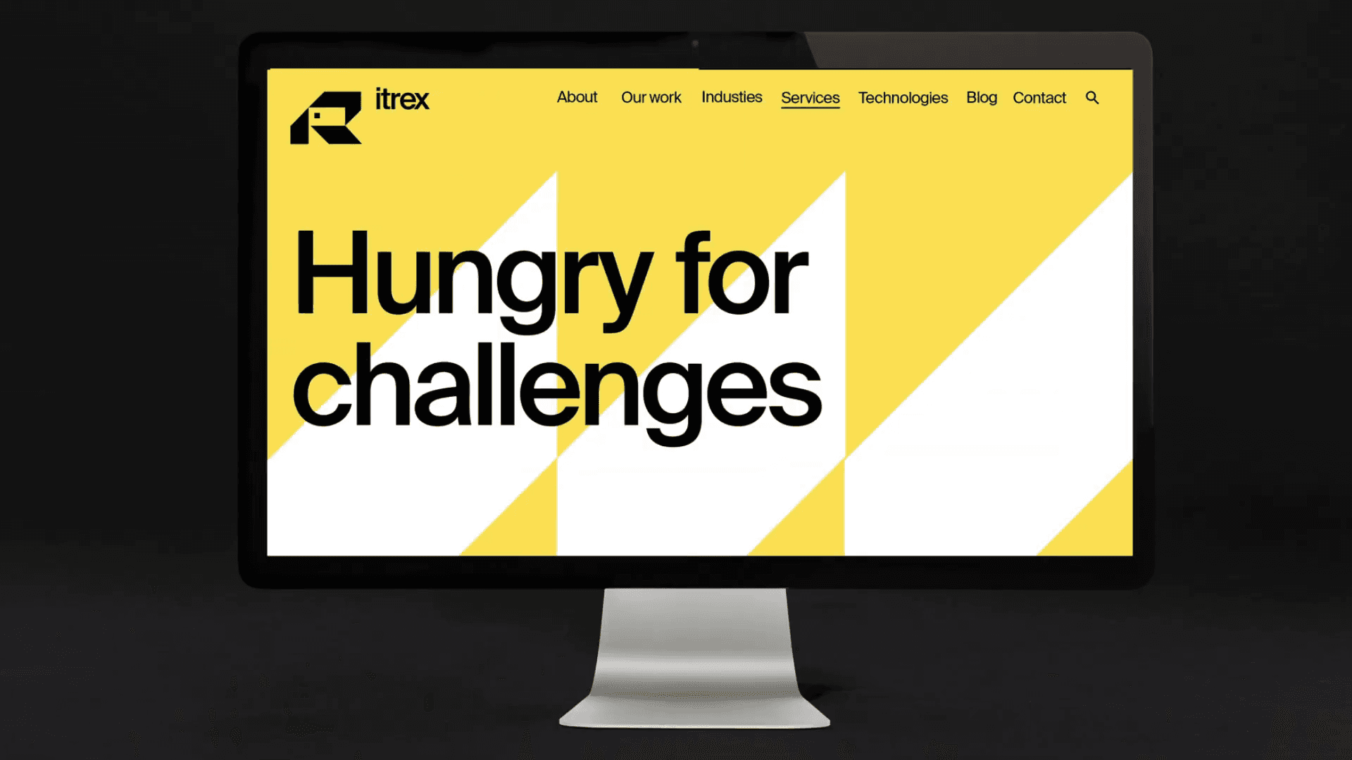 Mockup monitor with itrex branding on the screen