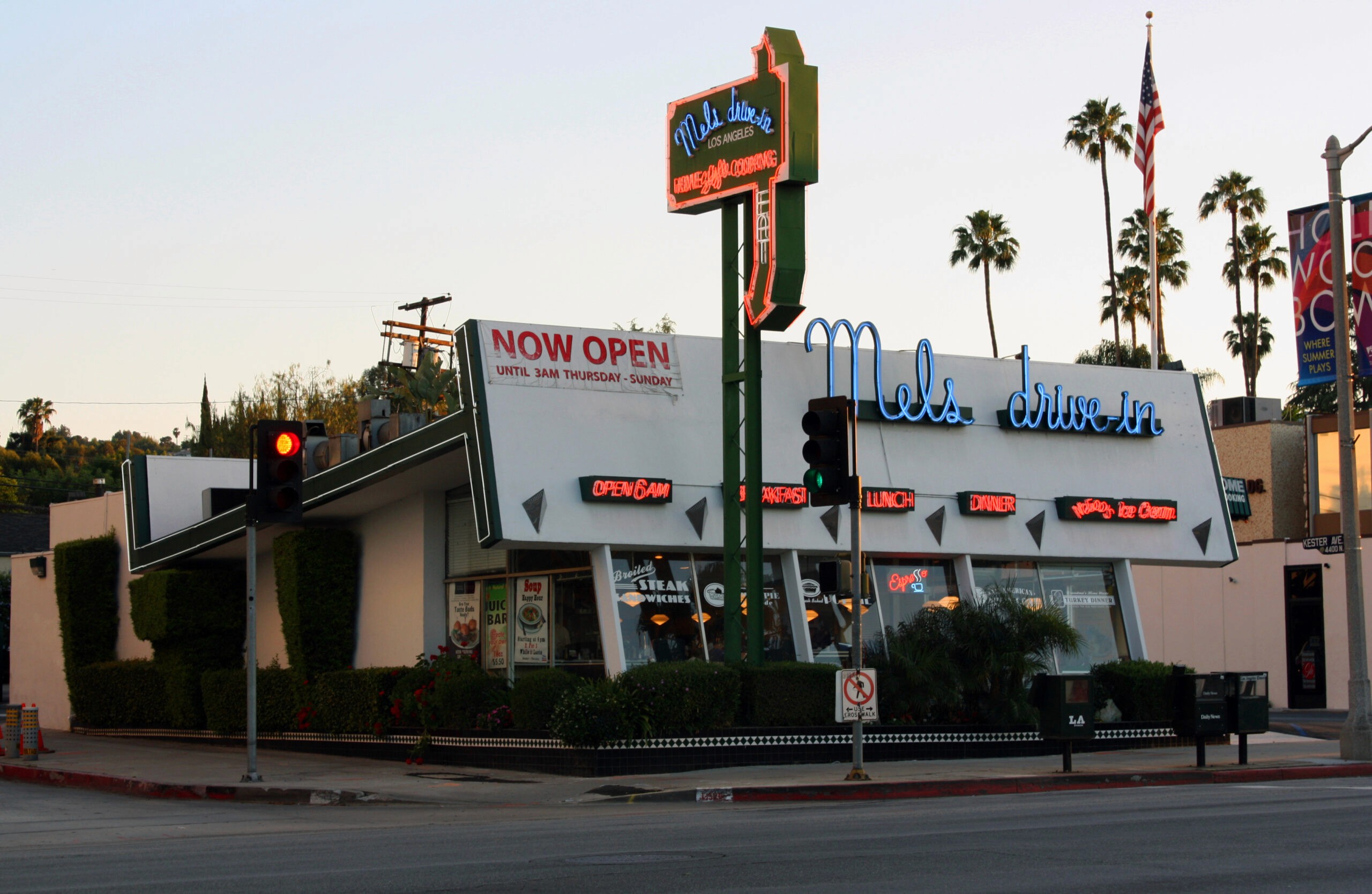 Front of Petit Trois Sherman Oaks