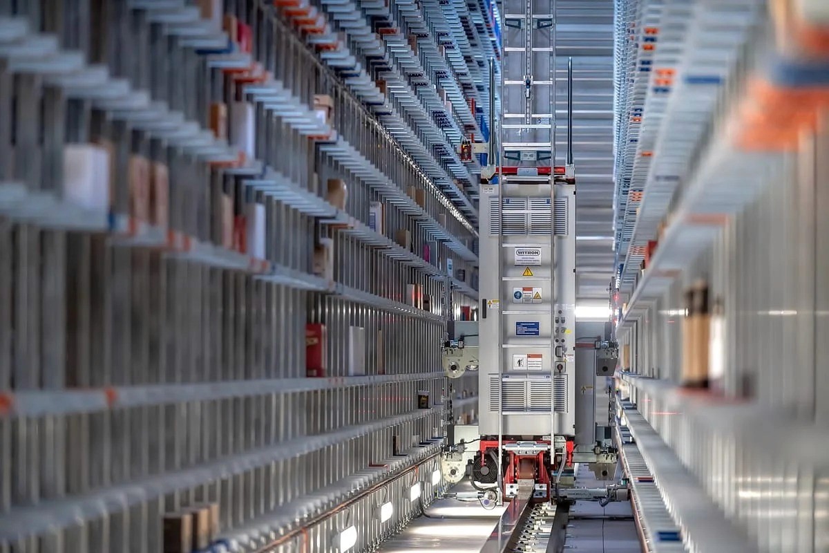 Système de stockage vertical automatisé — photographe logistique Lille 2025 | Anteale Yann Manac’h