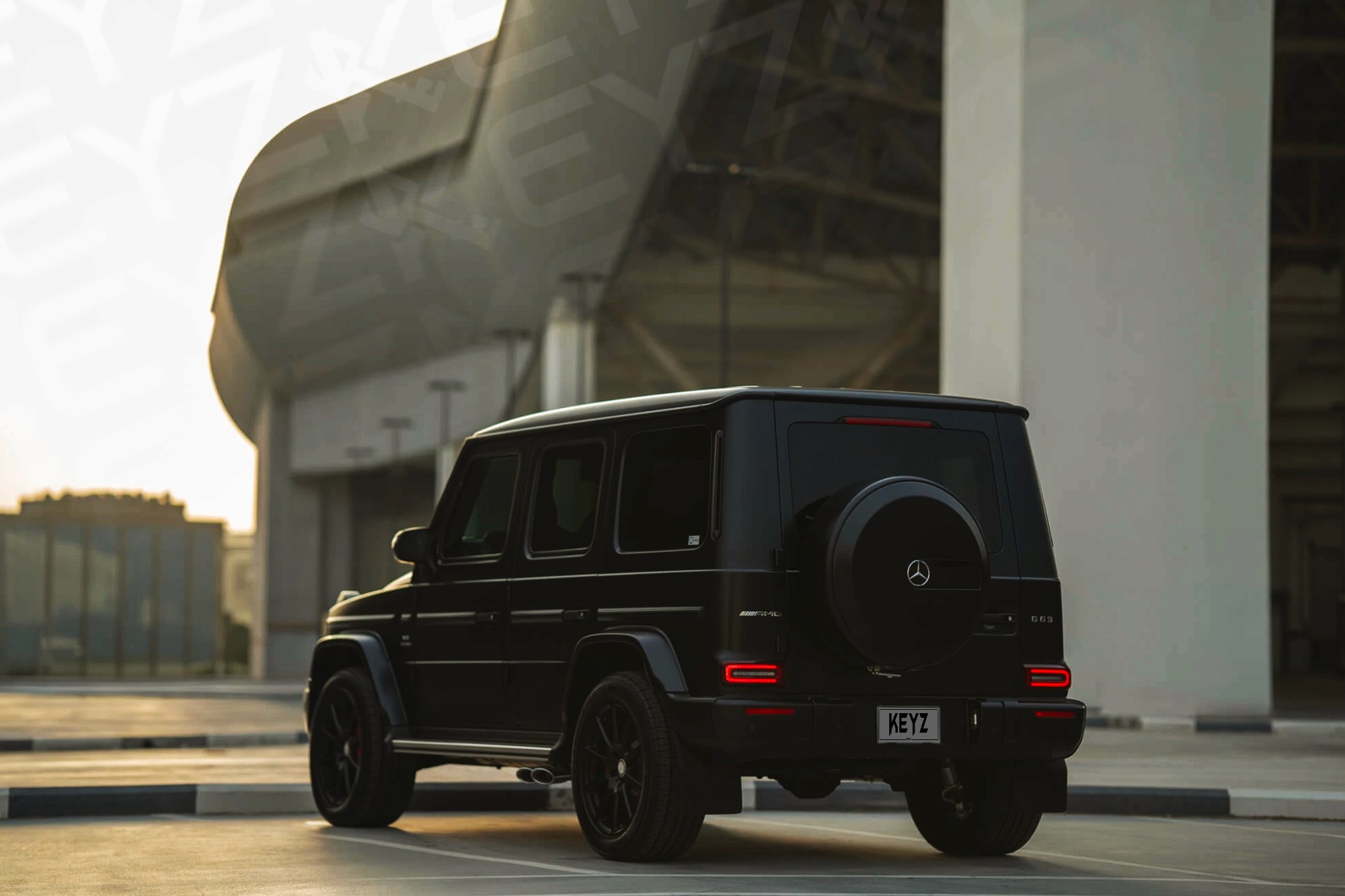 Vue extérieure arrière Mercedes G63 AMG Noir – Location SUV à Dubaï | Keyz Rent