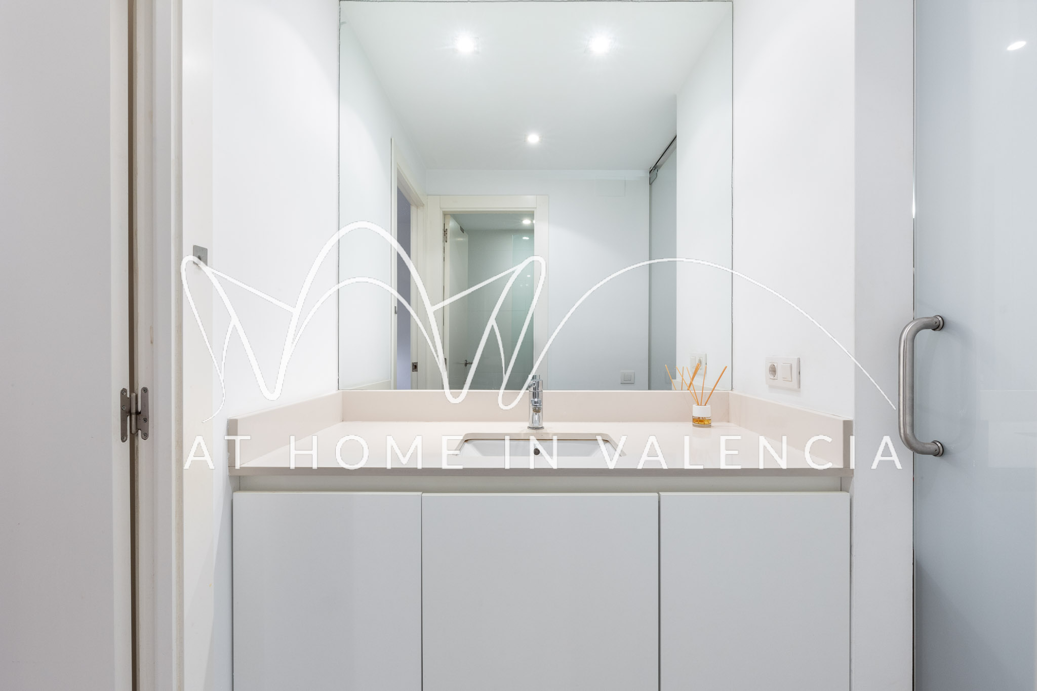 Apartment's bathroom photo