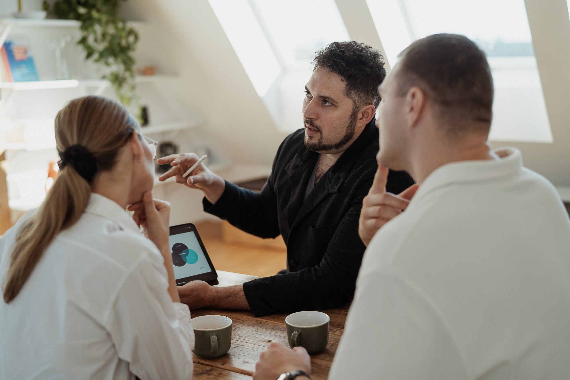 StoryOS strategist explaining strategic narrative design to founders during clarity workshop