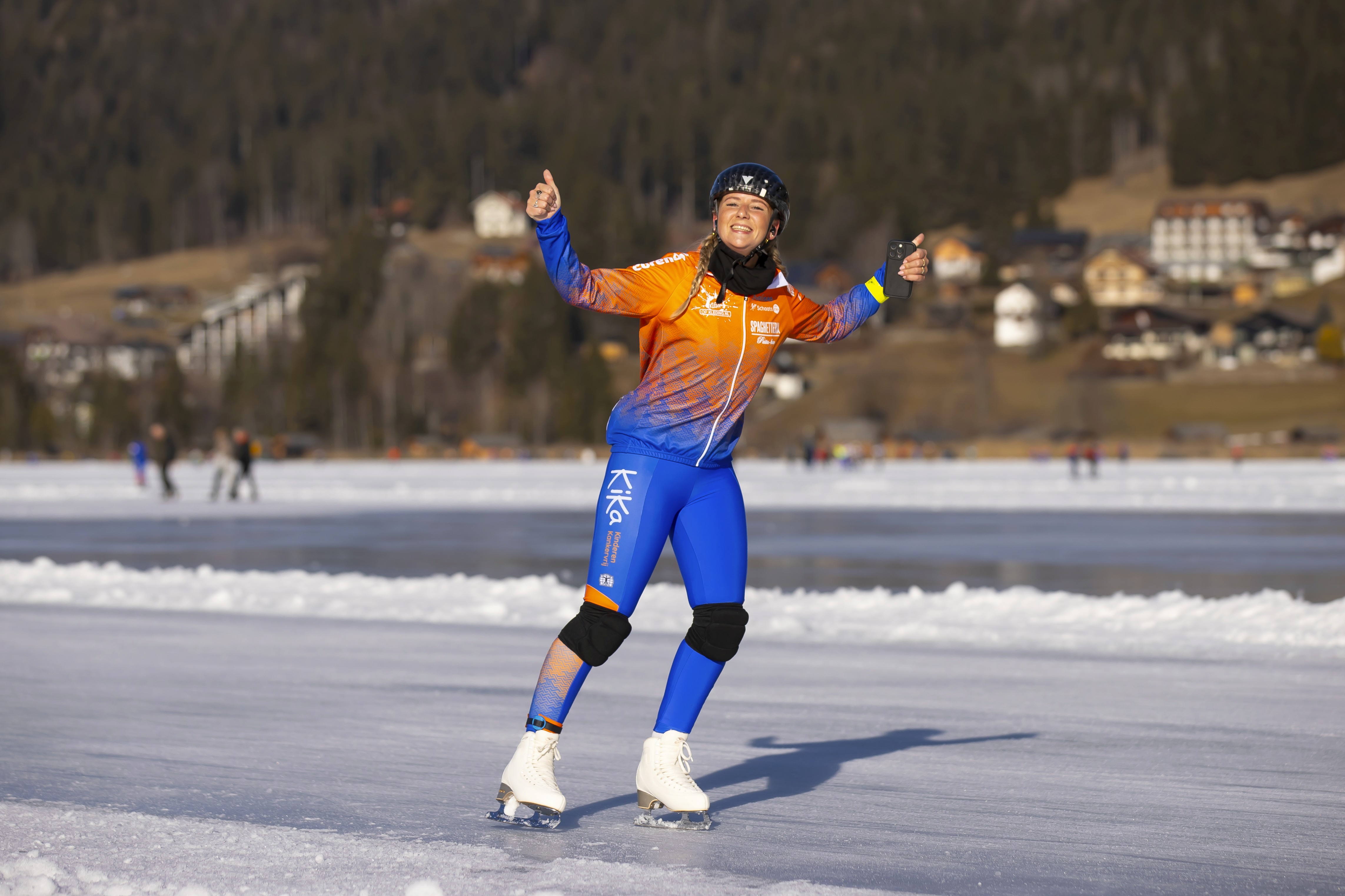 Schaatser voor KiKa in actie