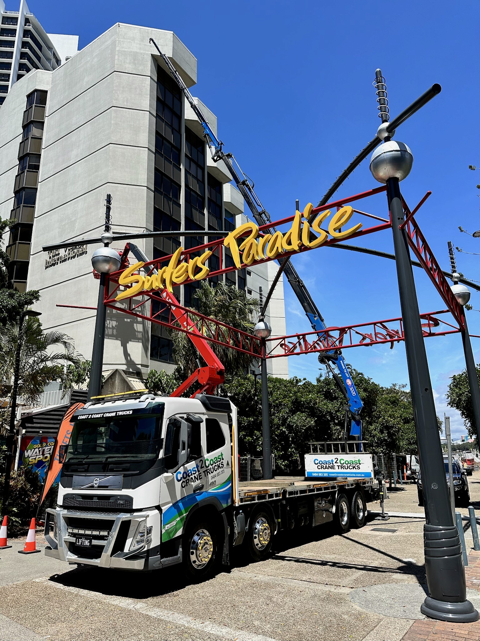 Crane Truck in surfer paradise