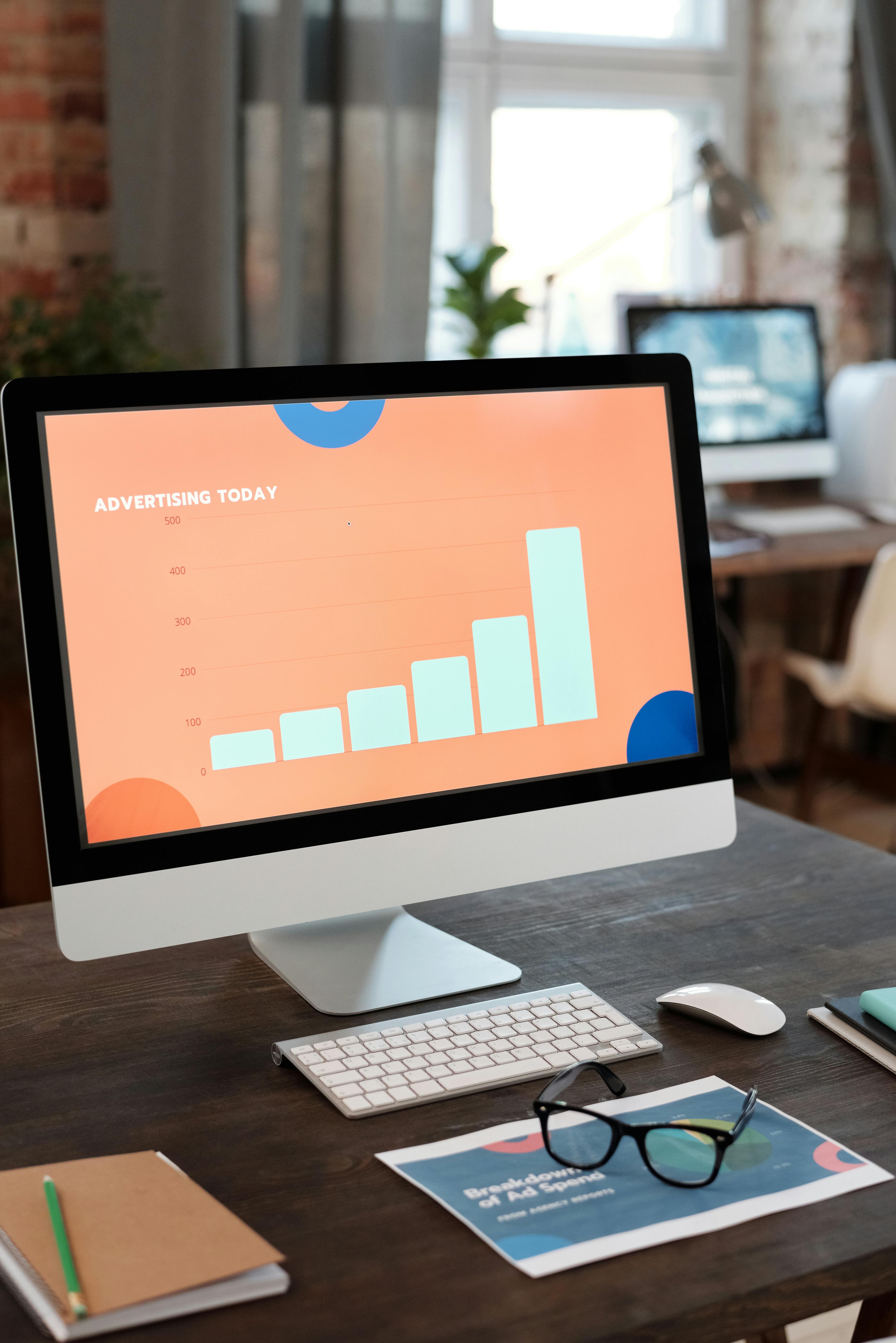Advertising presentation on computer | IDIGIU - Digital Marketing Agency