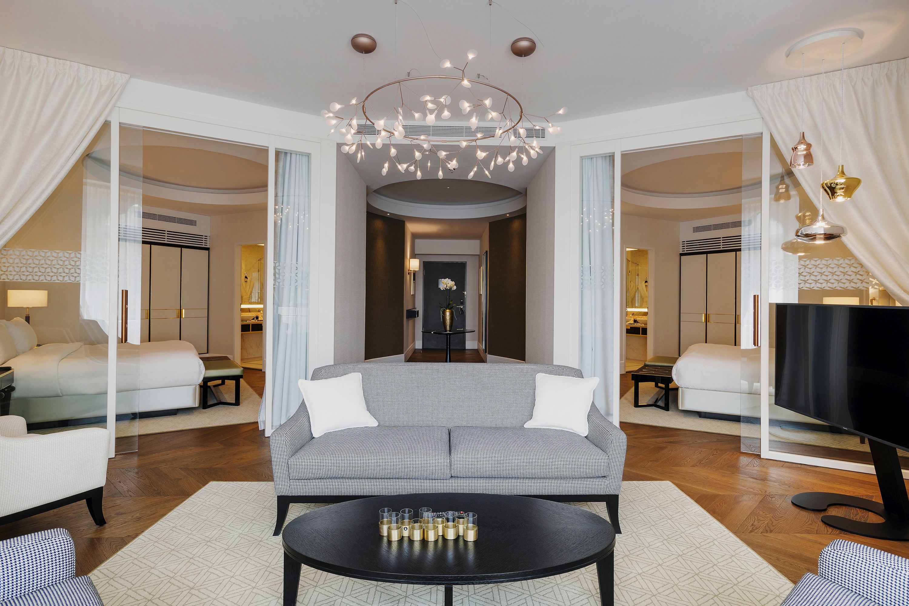 parisi udvar_hexagon room