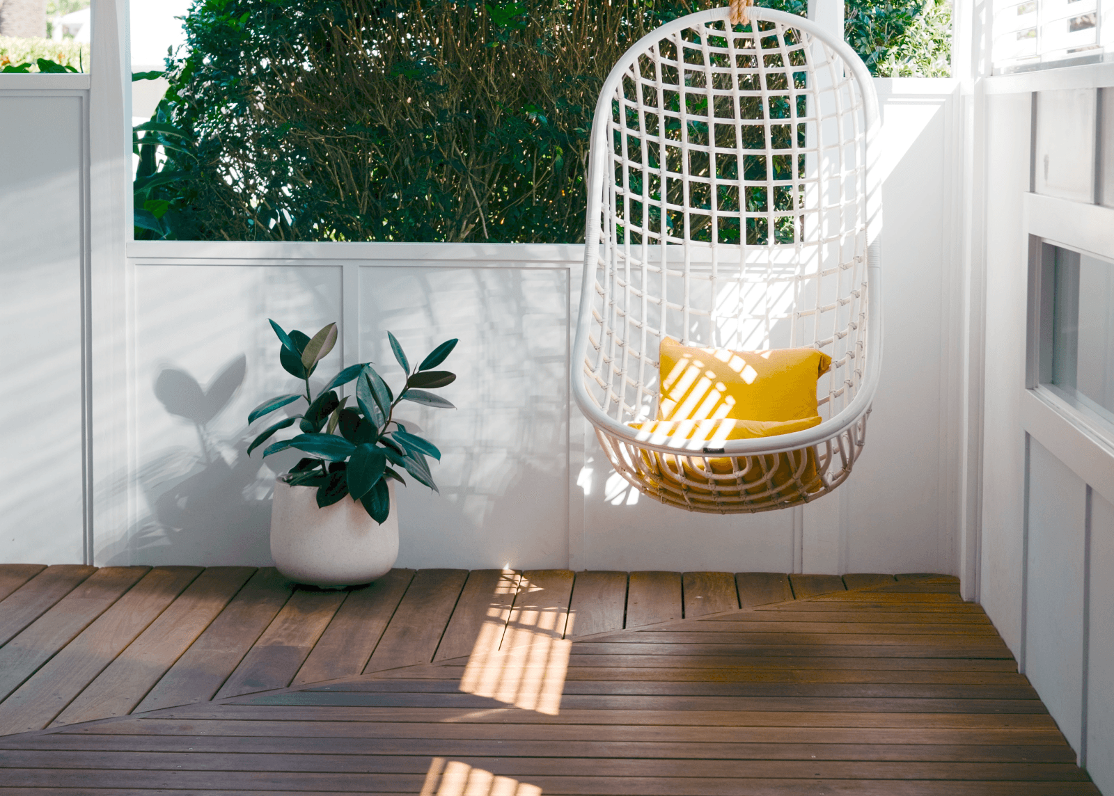 beautiful Caloundra deck stained by omar garrett filho of smooth lines painting