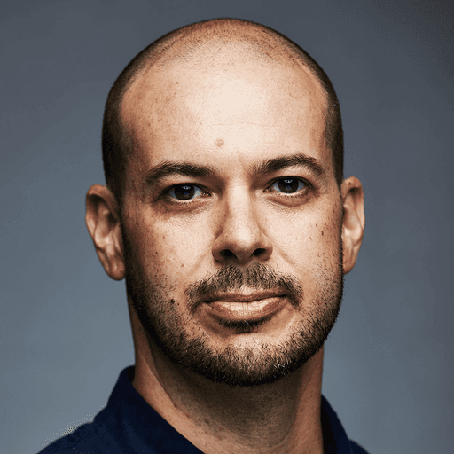 woman on focus photography