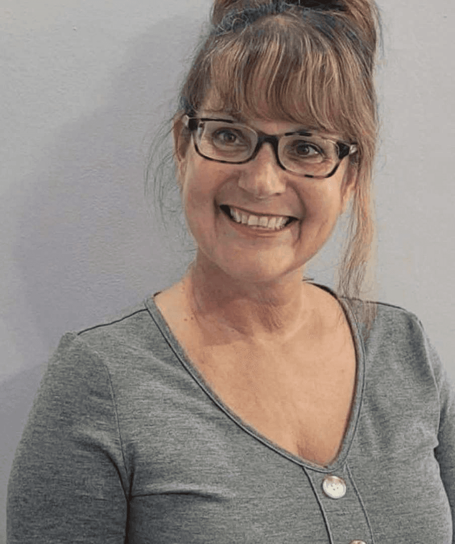 shallow focus photography of woman outdoor during day