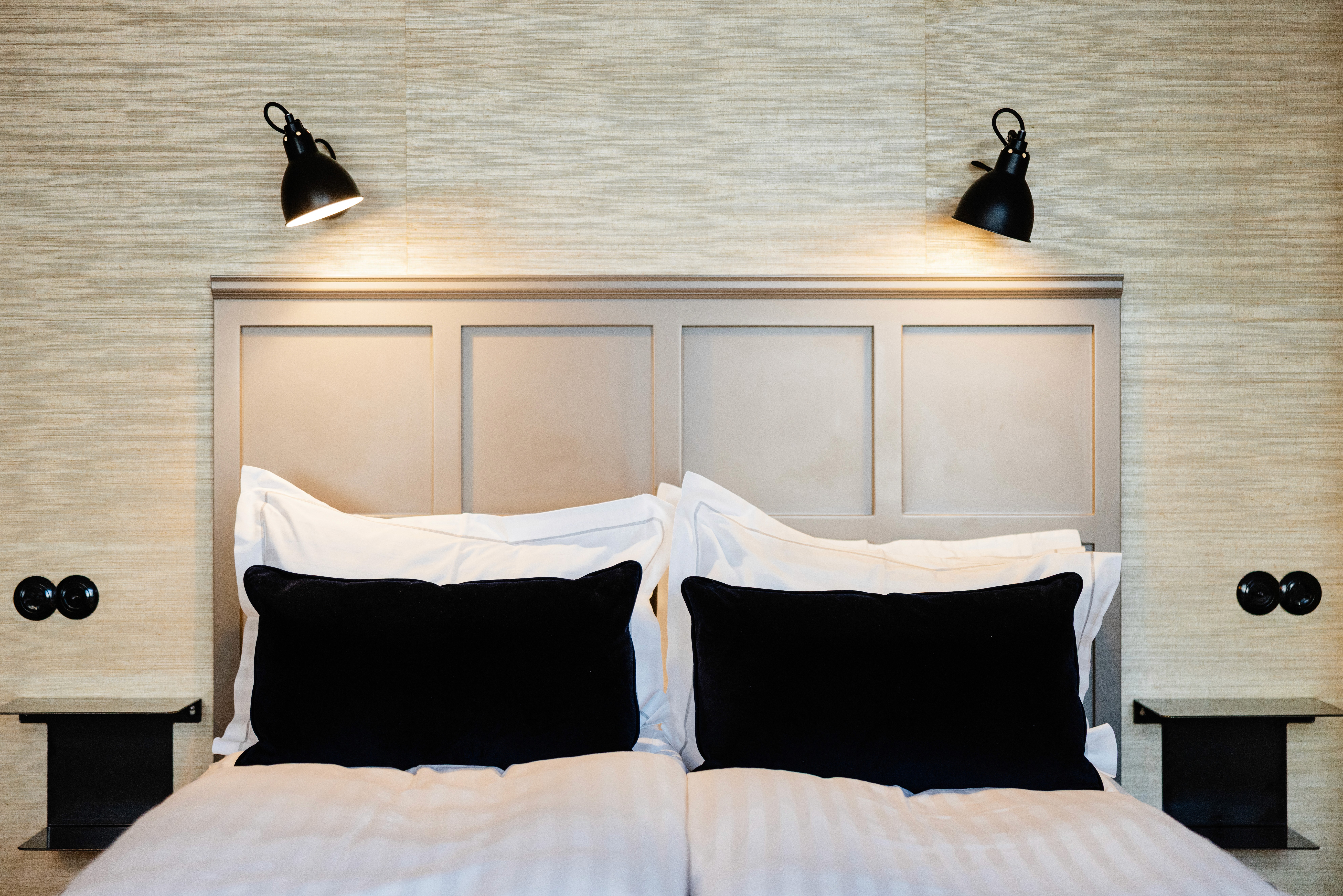 Bright and inviting guest room at Kvosin Hotel designed for a comfortable Reykjavík stay.