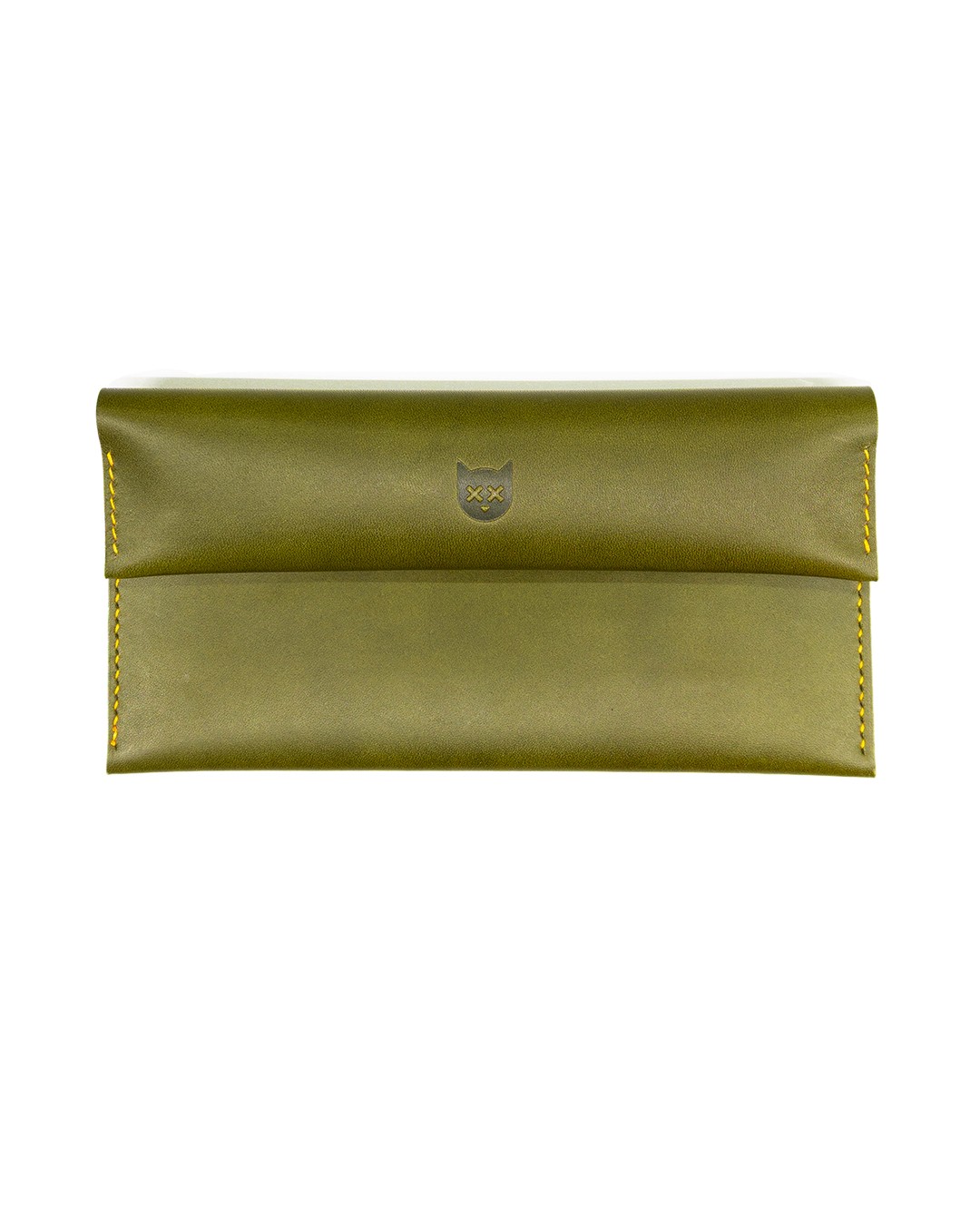 There’s a calm in keeping things in order. Made for those who like everything within reach, cards, bills, and notes arranged with purpose. Hand-stitched from full-grain leather, it grows richer with every use.