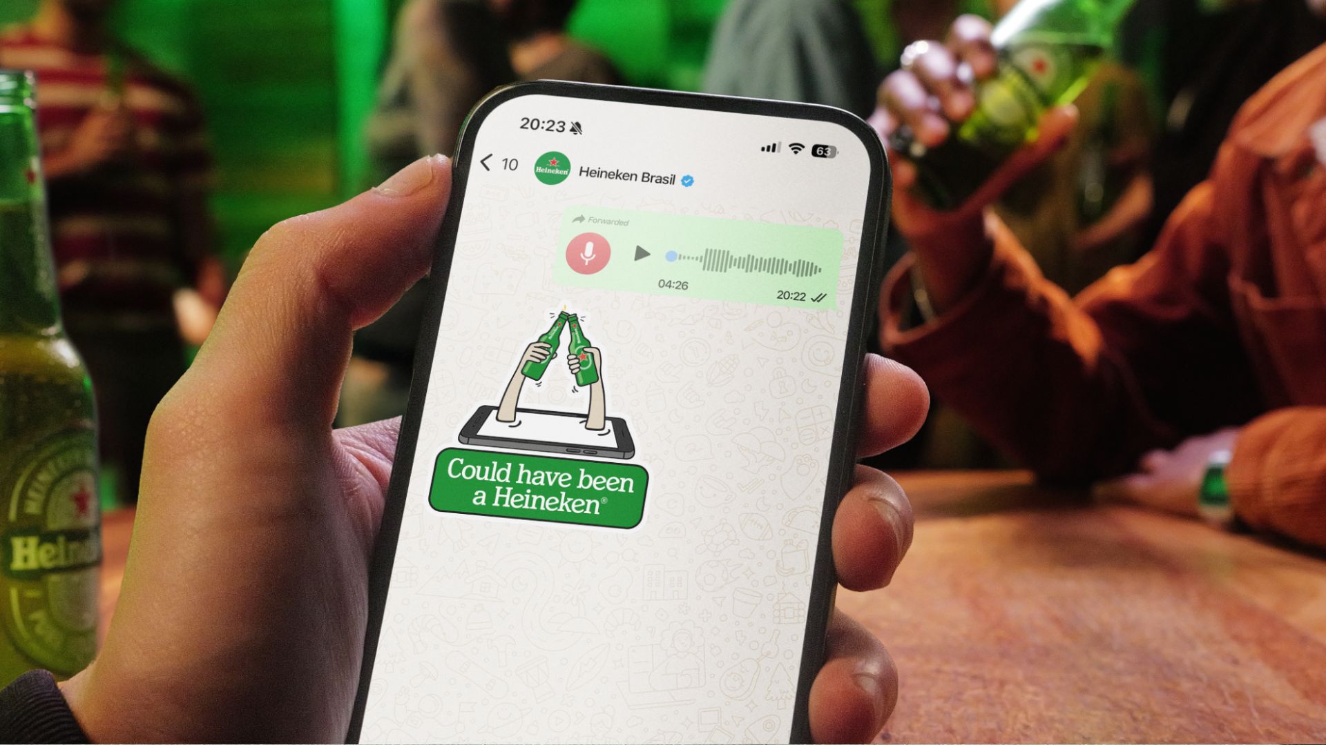 Heineken troca áudios longos no WhatsApp por cerveja e leva público aos bares