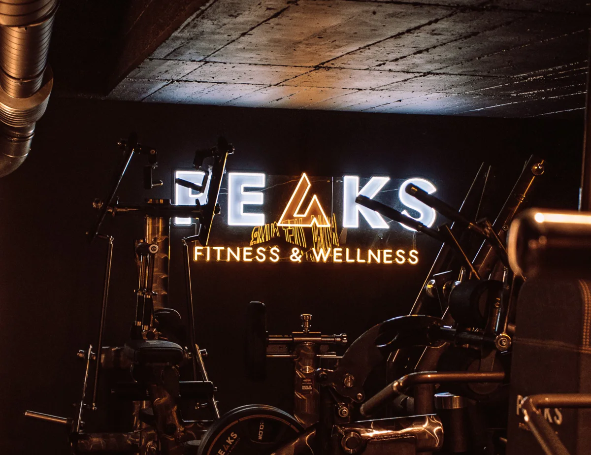 Innenansicht des PEAKS Fitnessstudios in Wangen im Allgäu