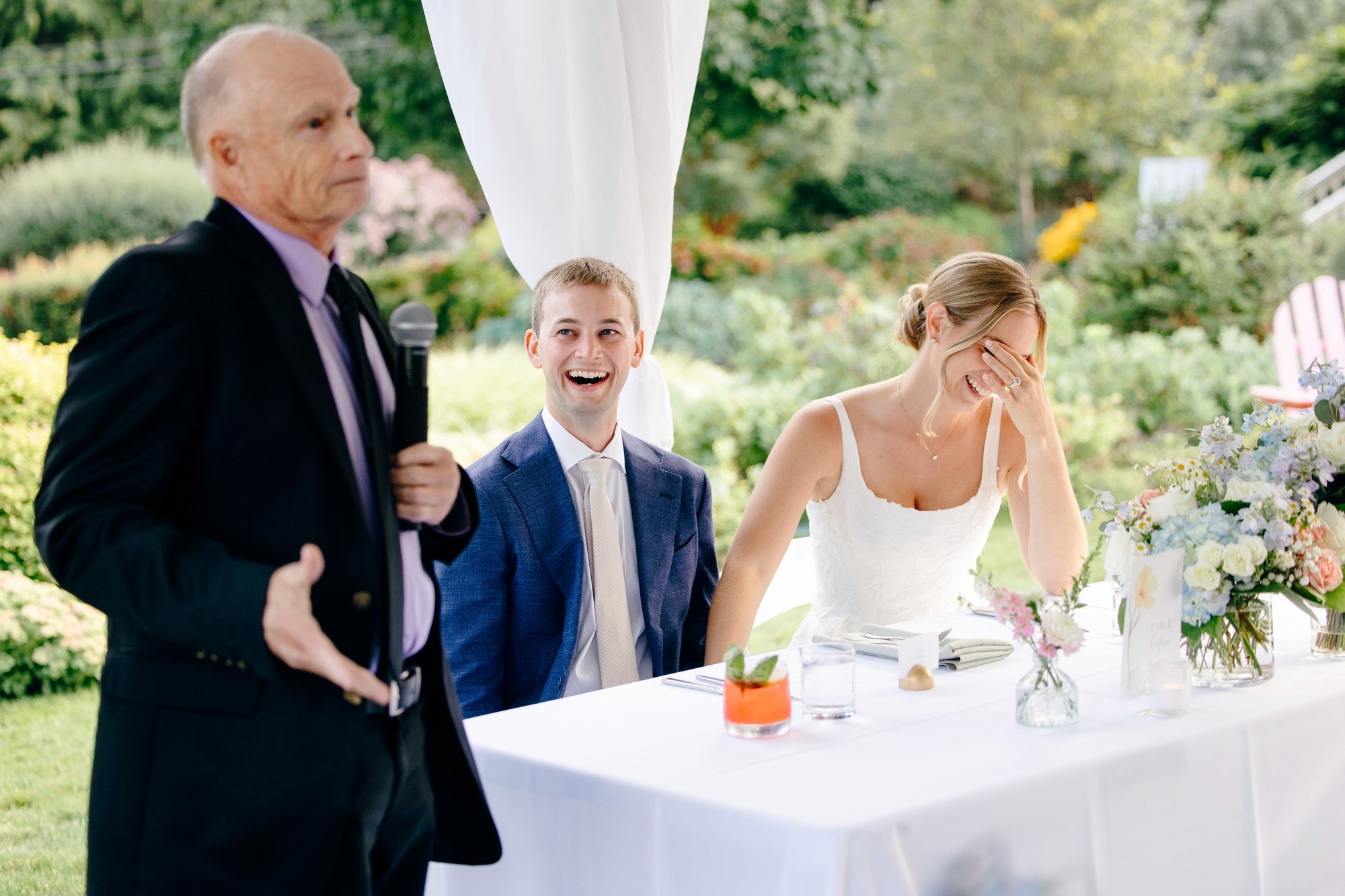 Reception speech beneath the event tent