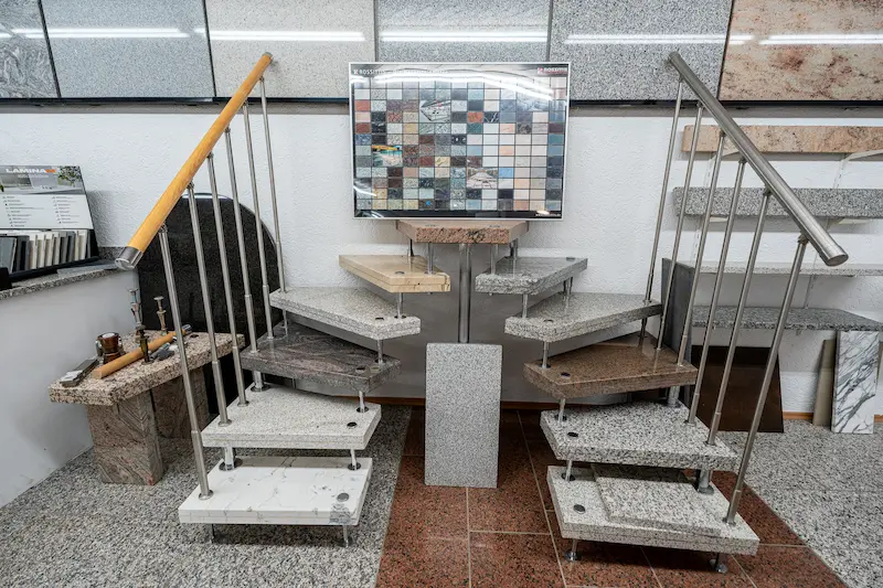 Maßgefertigte Natursteinarbeiten für Treppen, Fensterbänke und Arbeitsplatten bei Armin Pratz.