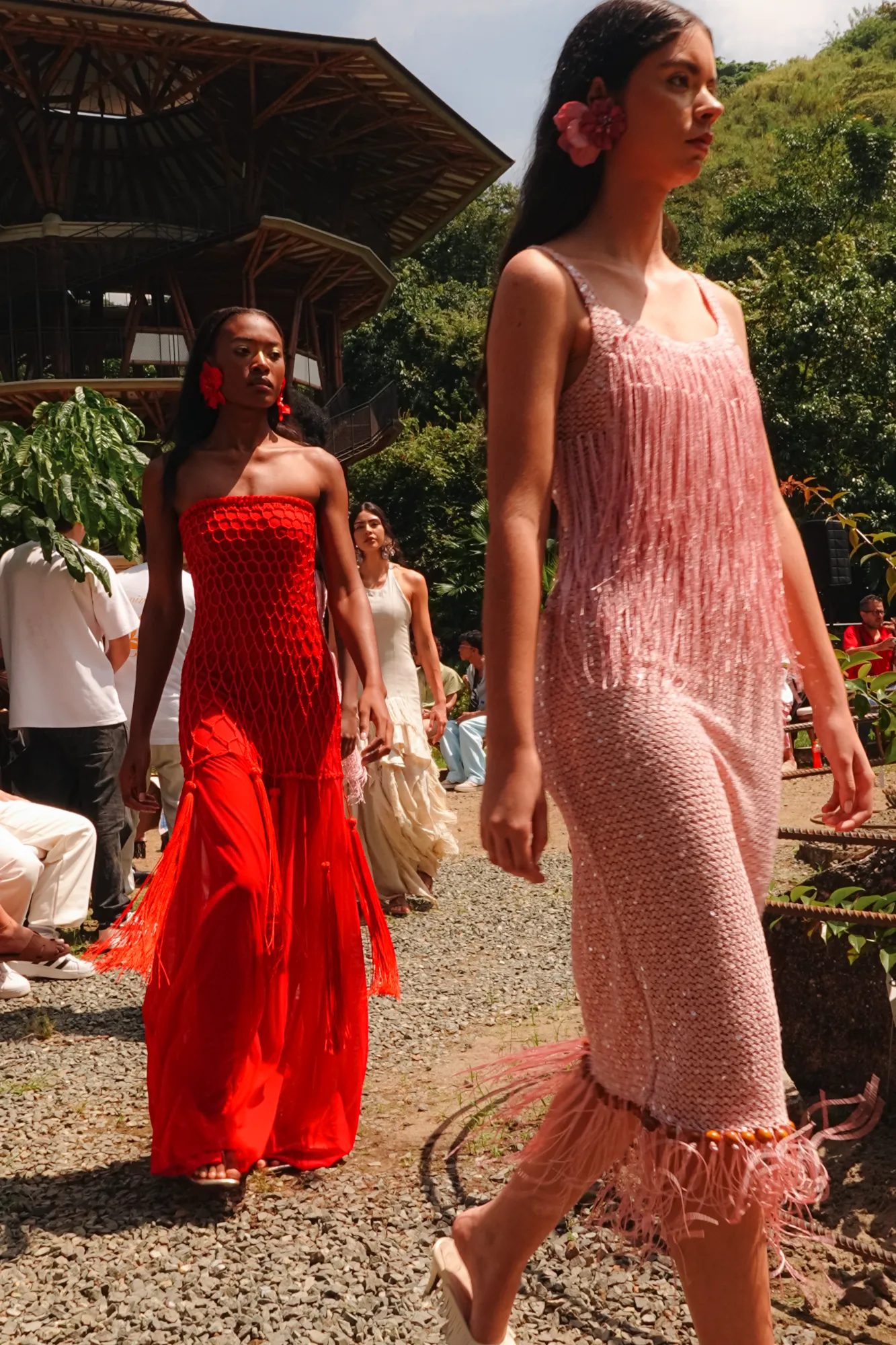 Models on the runway at Cali's Botanical Garden, Distrito Moda 2026 – Photography project by Lau Art (Laura Rodríguez Brieva)