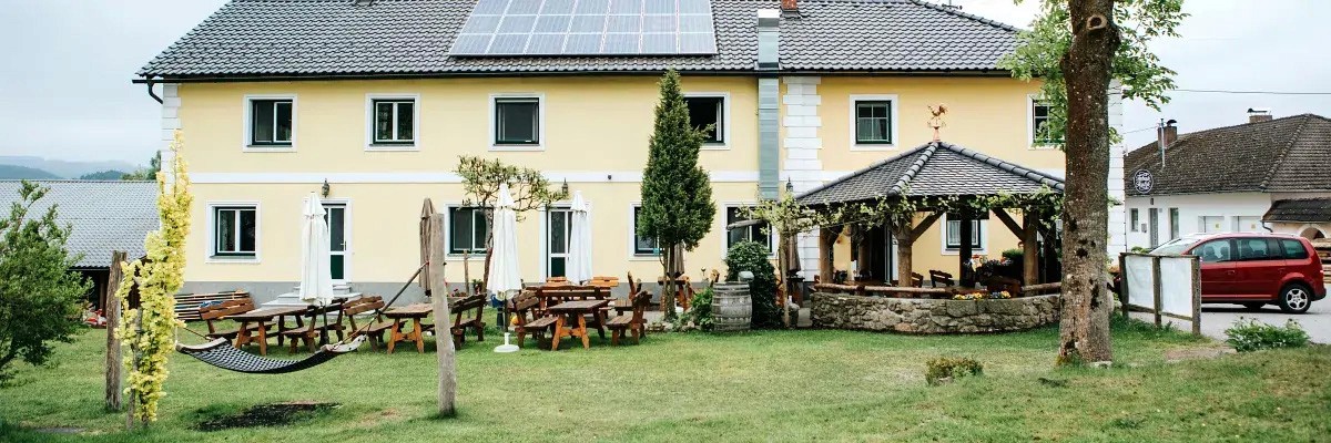 Außenansicht vom Gebäude Wirt in der Fürling.