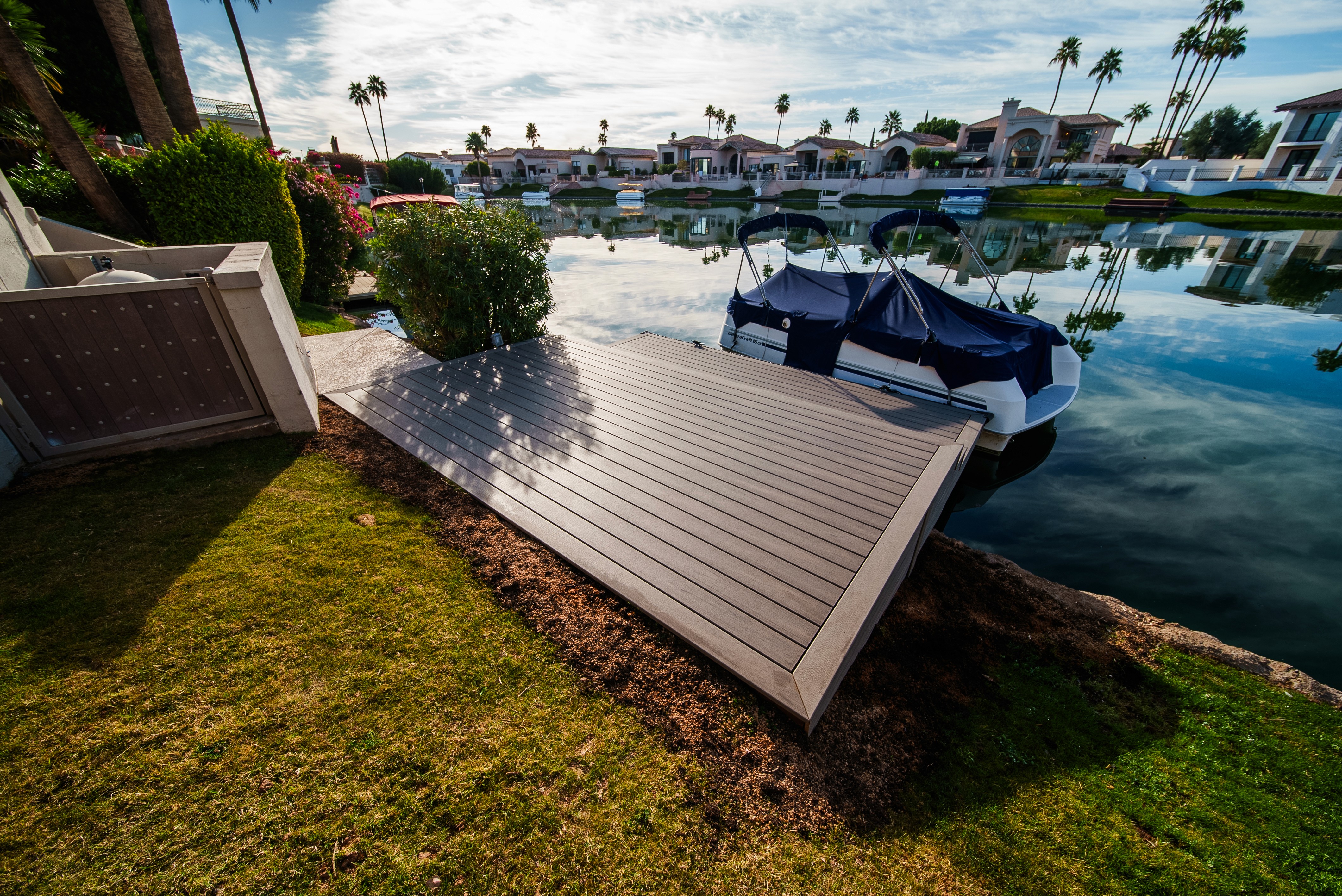 HBC Desks – Dockside Serenity with Trex Transcend Lineage
decking