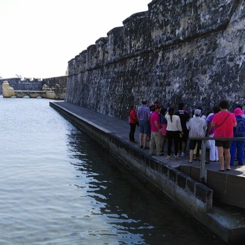 Tour có hướng dẫn tham quan bên ngoài San Juan de Ulua