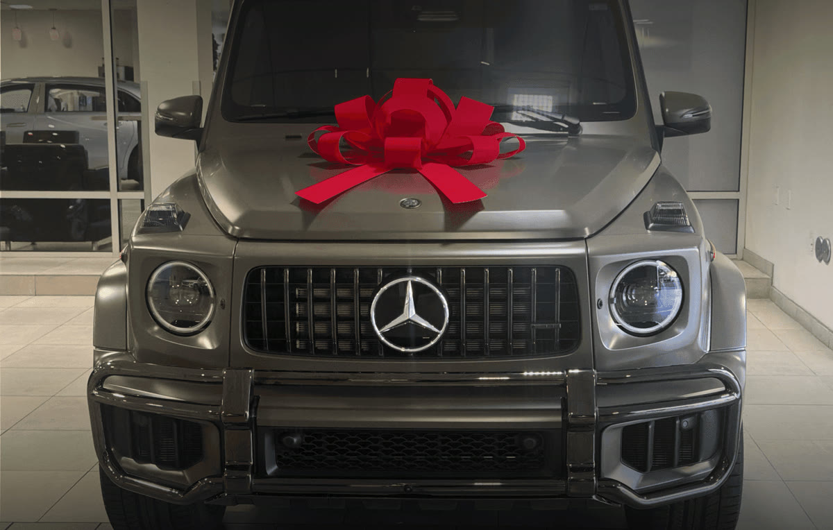 Mercedes-Benz G-Class with a red bow on delivery day