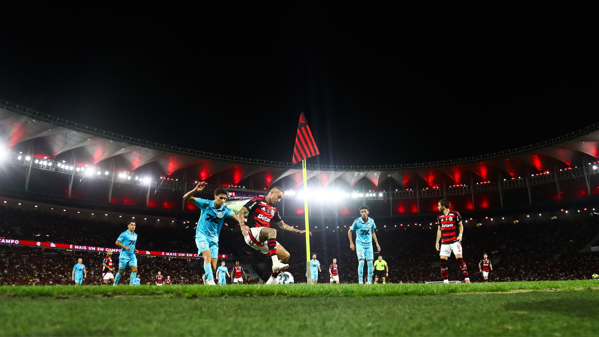 As marcas ainda superestimam o custo de entrar no futebol, mas a prática e os dados mostram que há espaço para muito mais gente