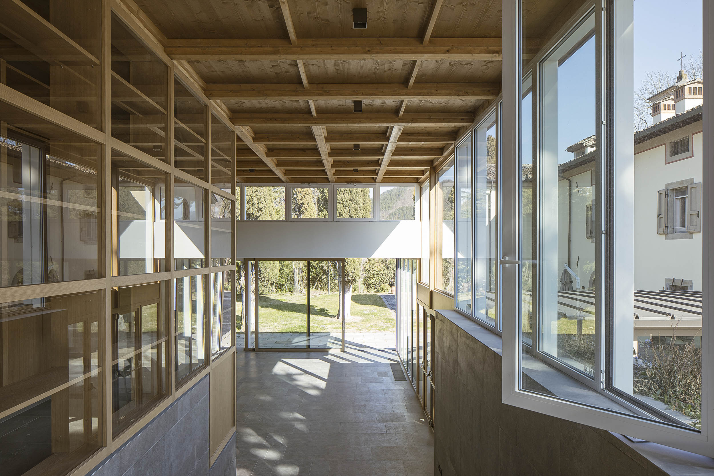 Small workshop with a metal table in the middle