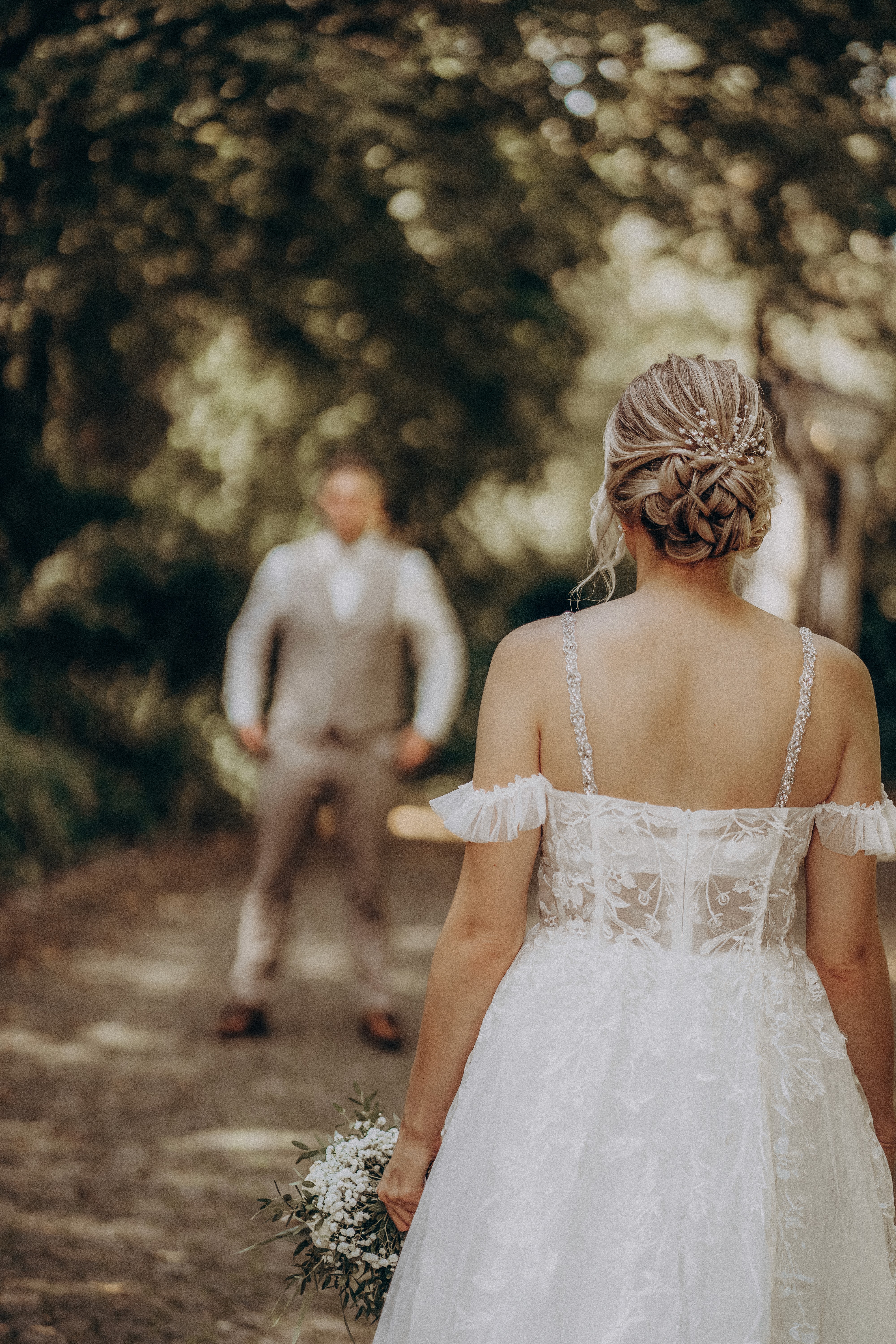 Hochzeitsfeier in einer Eventlocation in Bogen – Beste Momente der Party.