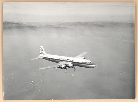 Avión Lan Chile en vuelo.