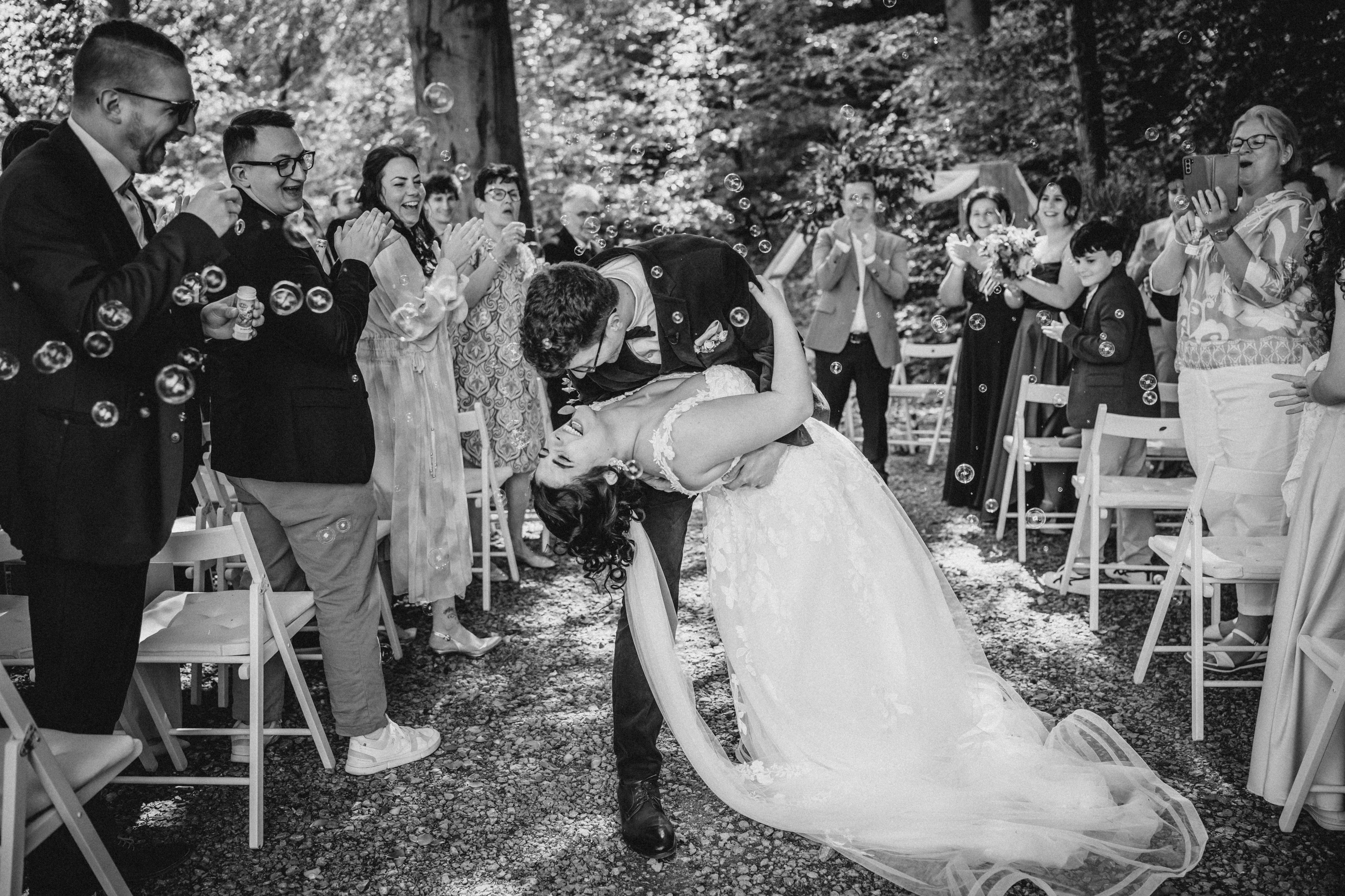 Hochzeitspaar bei der Trauung