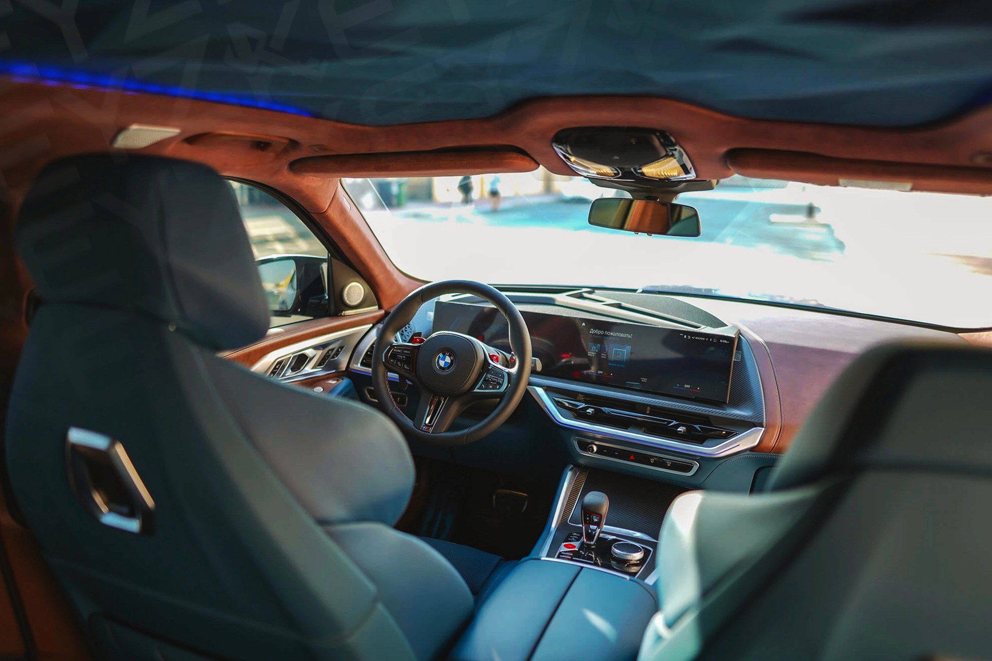 Vue interieur BMW XM Bleu – Location SUV à Dubaï | Keyz Rent