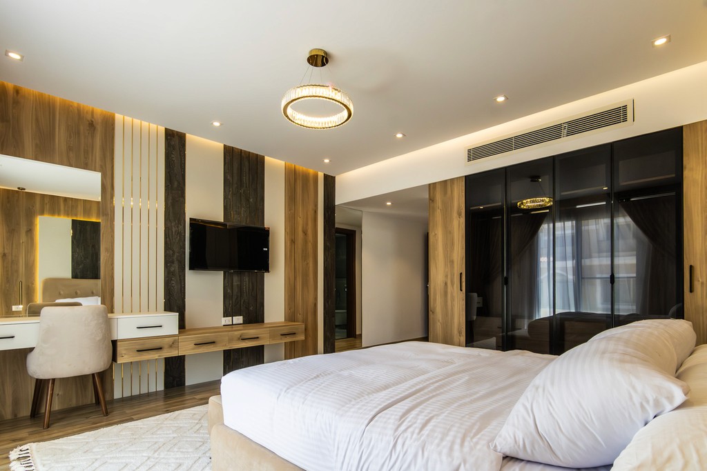 black and white wooden table and chairs
