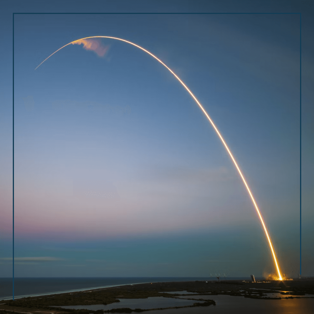 Raketenstart mit langem Bogen