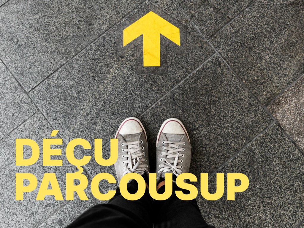 woman holding a phone and man looking at the phone. both are smiling