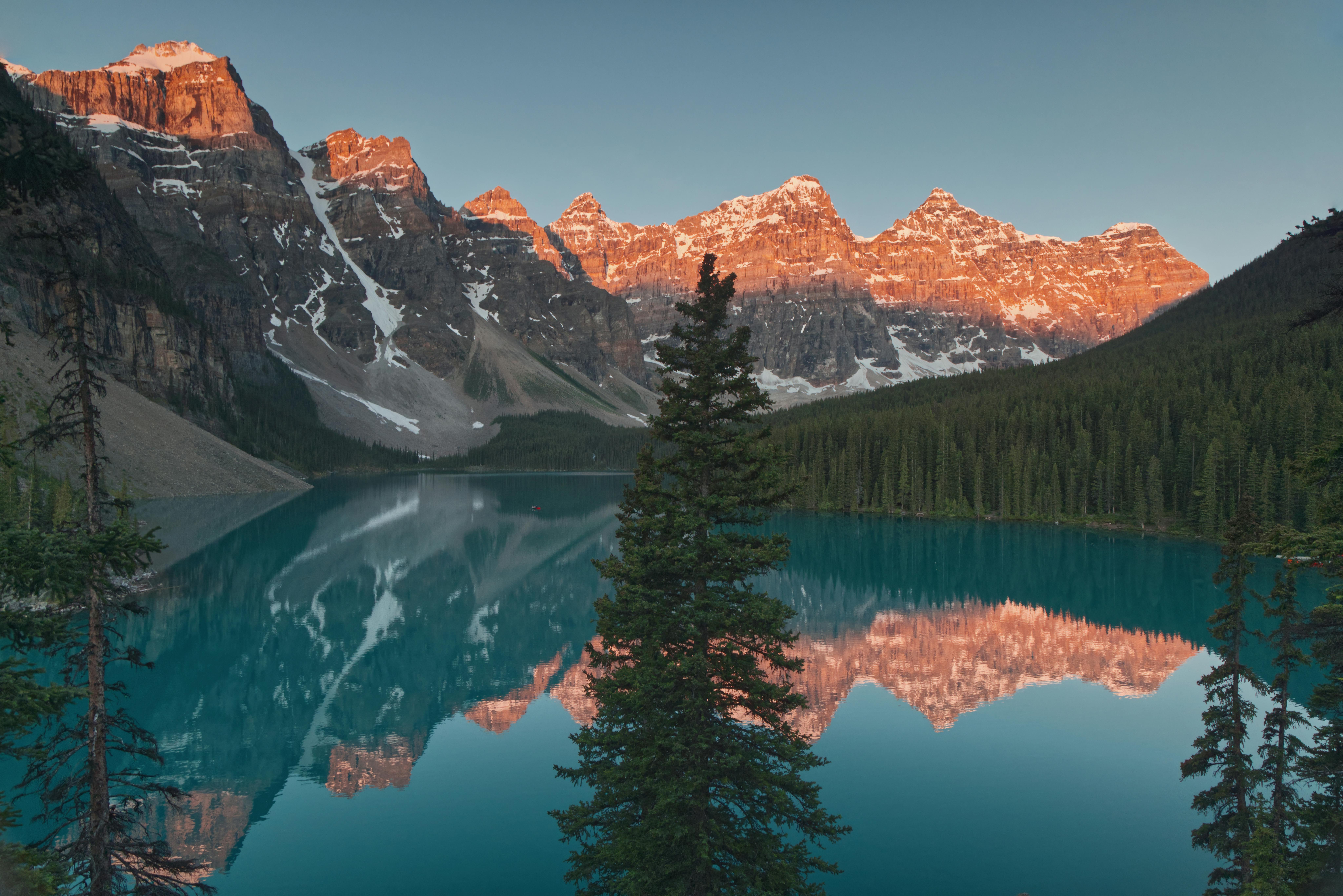 Canada, Moraine Lake at Sunrise in Banff National Park